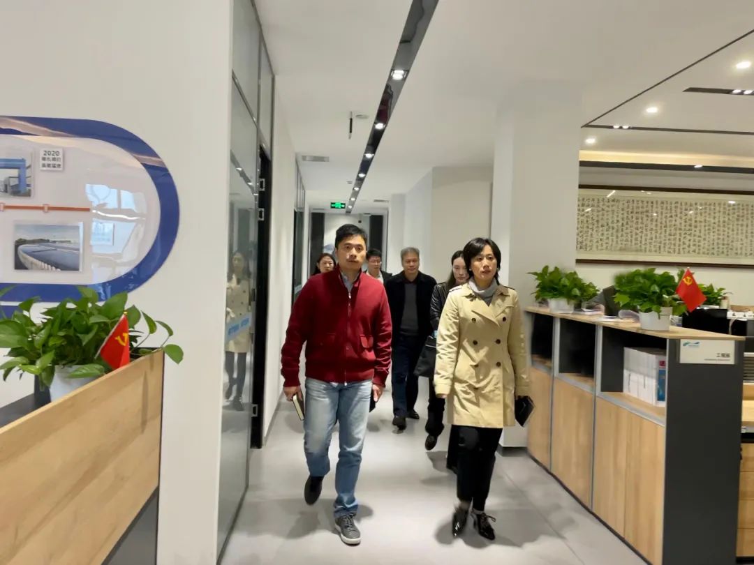 成都新經(jīng)濟發(fā)展委員會領(lǐng)導(dǎo)一行蒞臨碩特科技調(diào)研指導(dǎo)工作